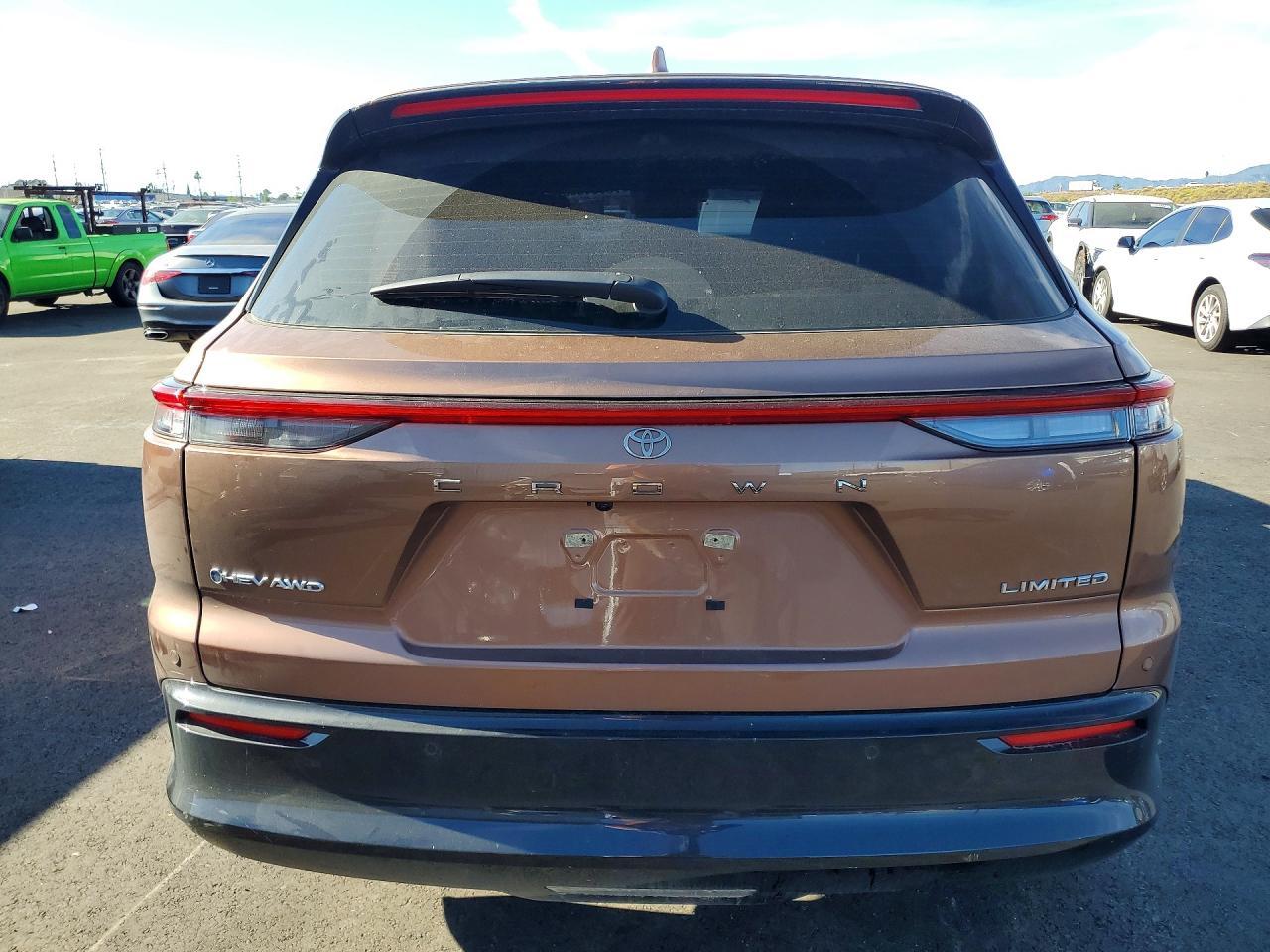 2025 Toyota Crown Signia Limited - zdjęcie 6