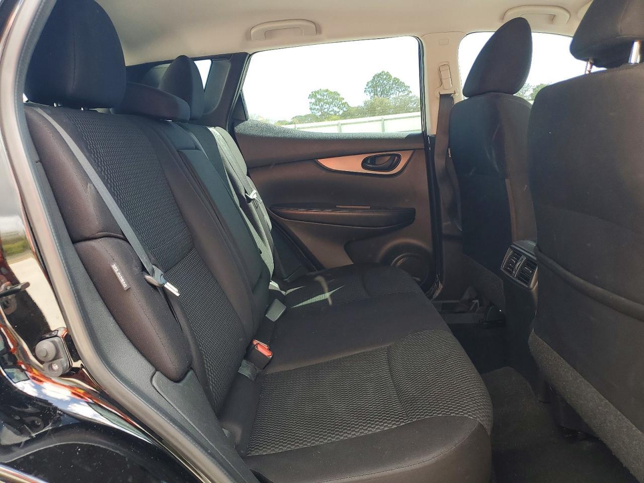 2020 Nissan Rogue Sport S - zdjęcie 11