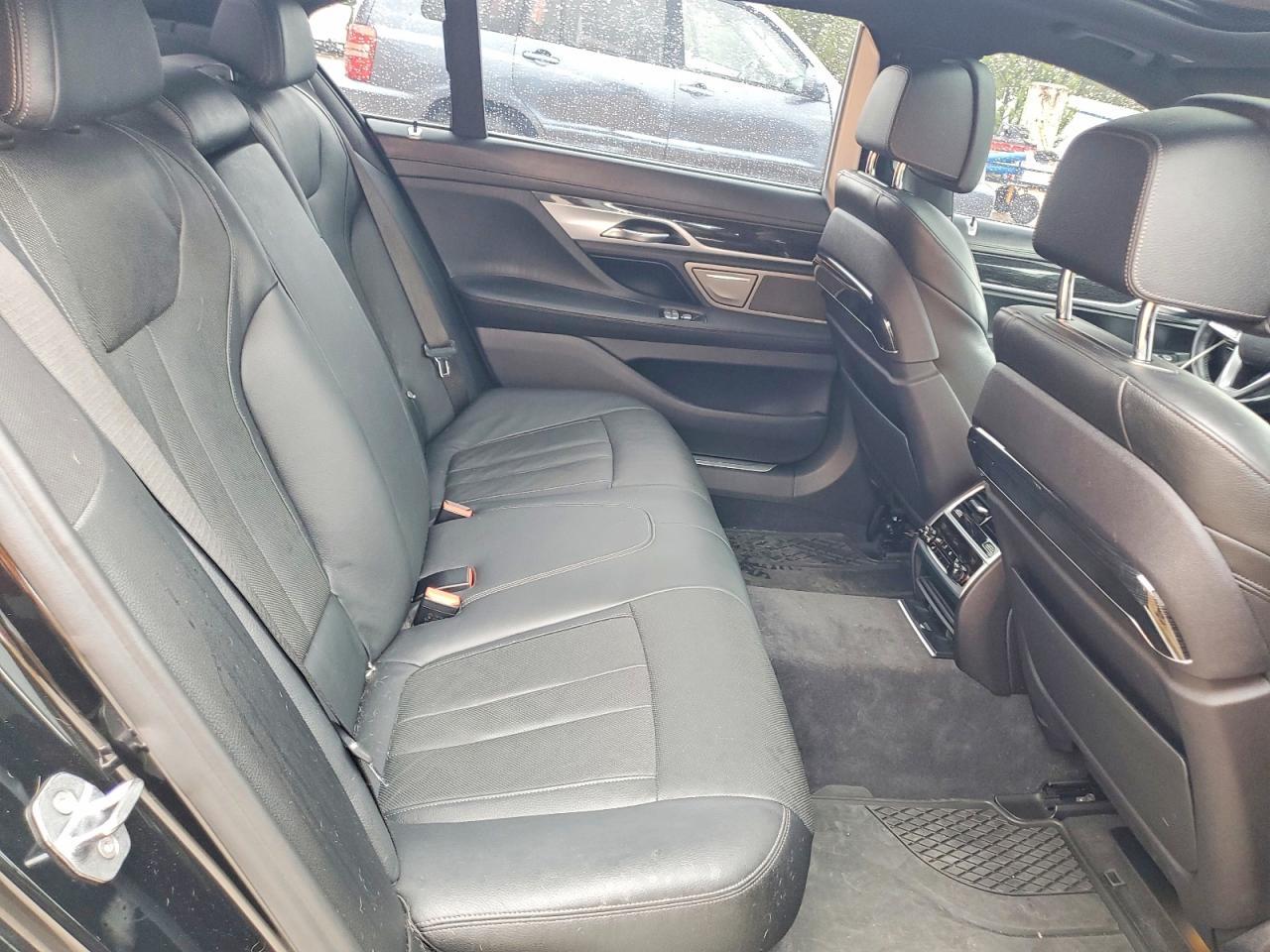 2019 BMW 740 I - zdjęcie 10