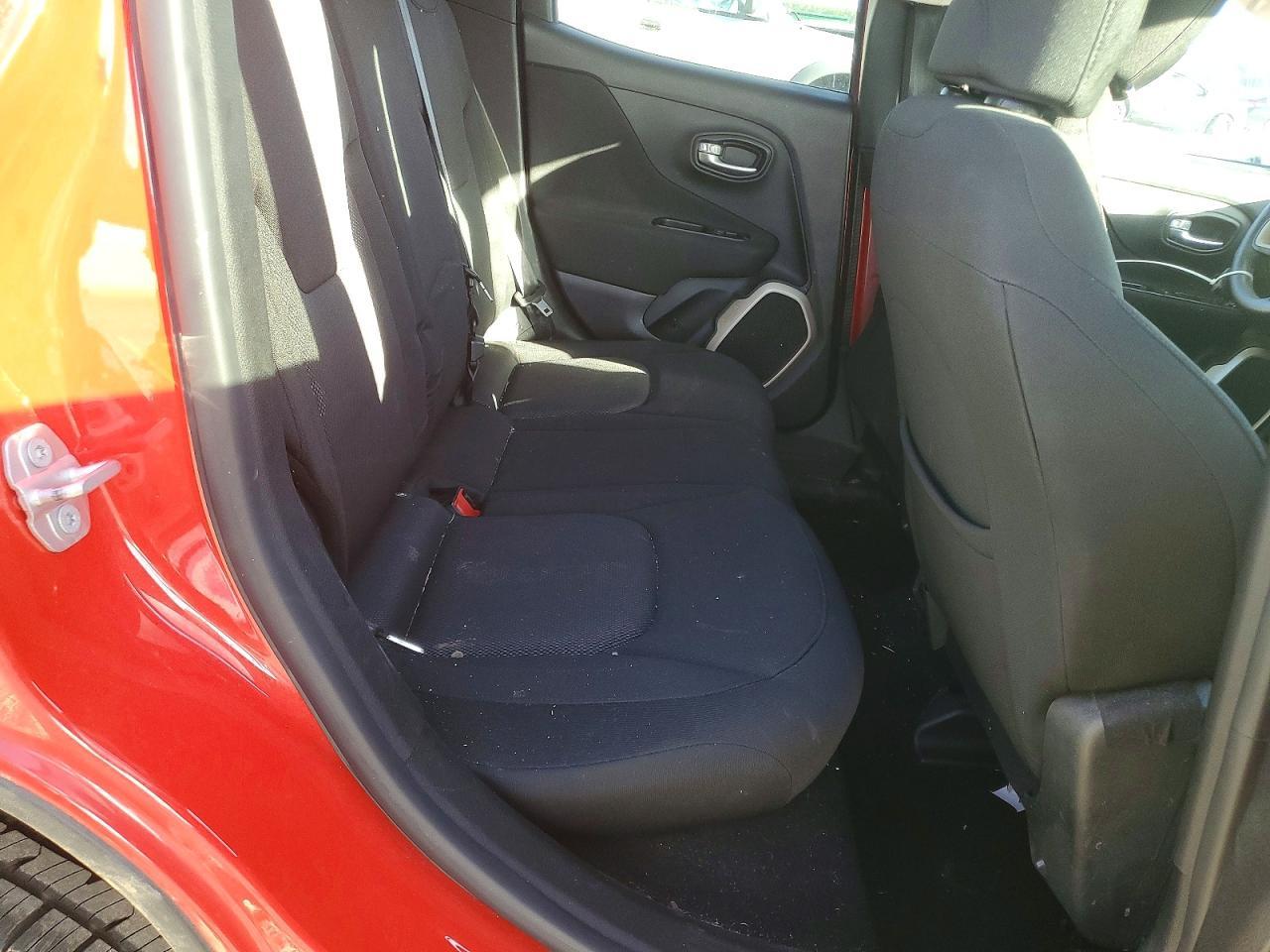 2015 Jeep Renegade Latitude - zdjęcie 10