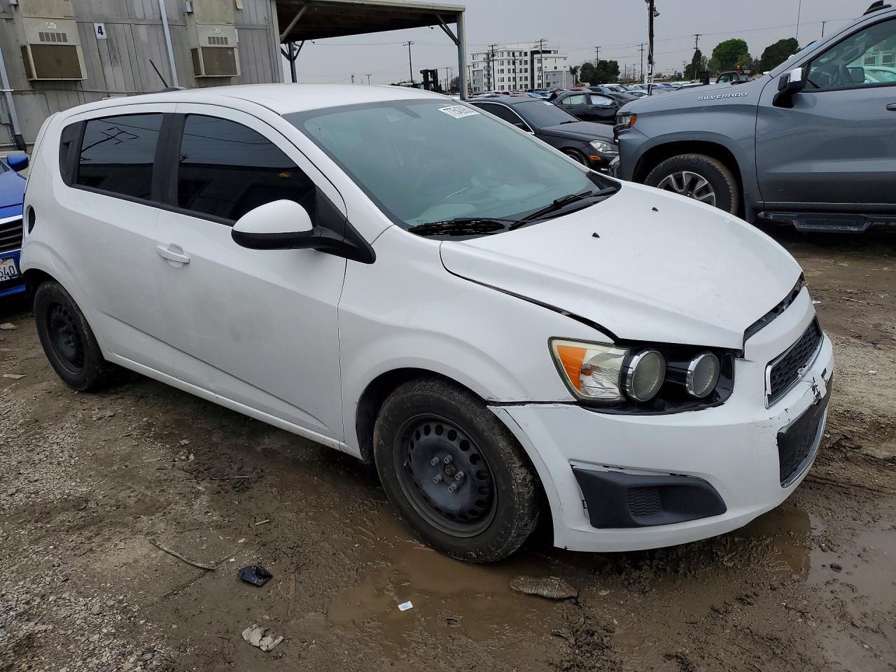 2015 Chevrolet Sonic Ls - zdjęcie 4