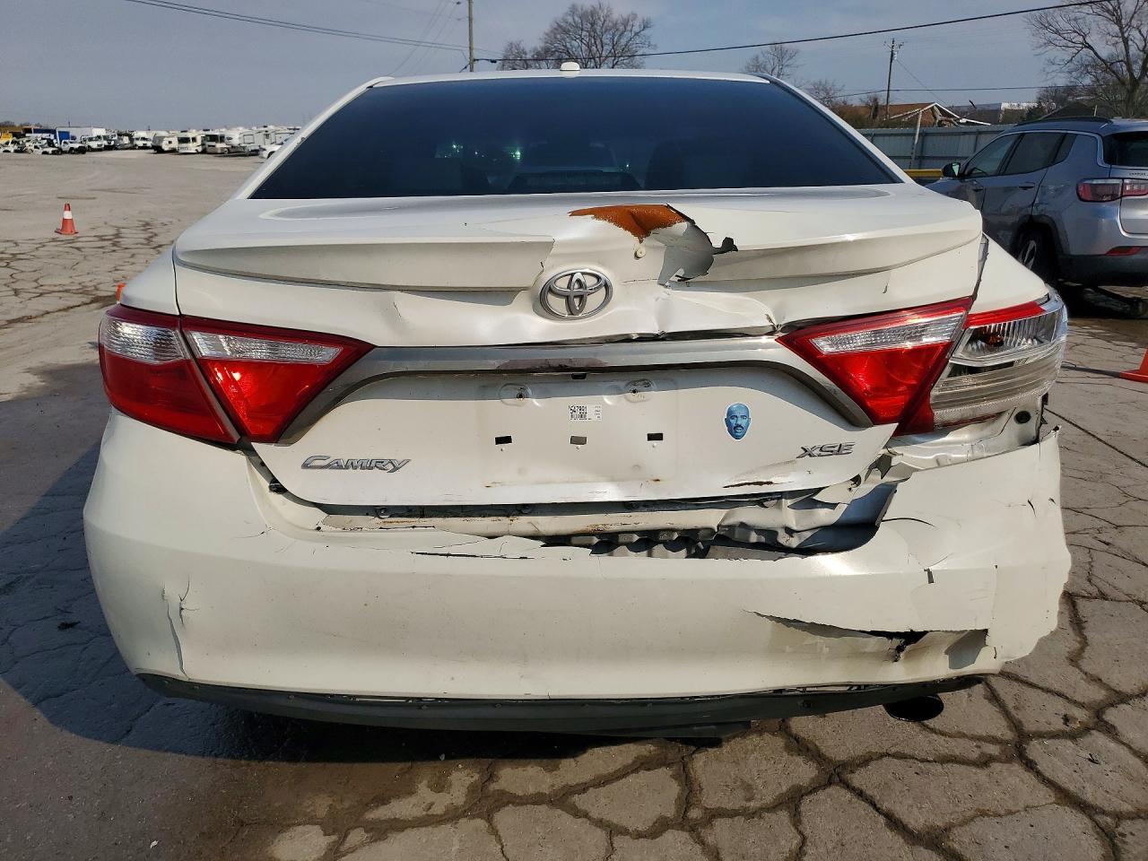 2016 Toyota Camry Le - zdjęcie 6