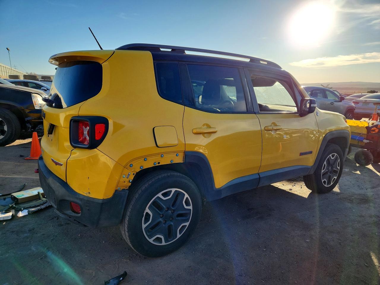2015 Jeep Renegade Trailhawk - zdjęcie 3