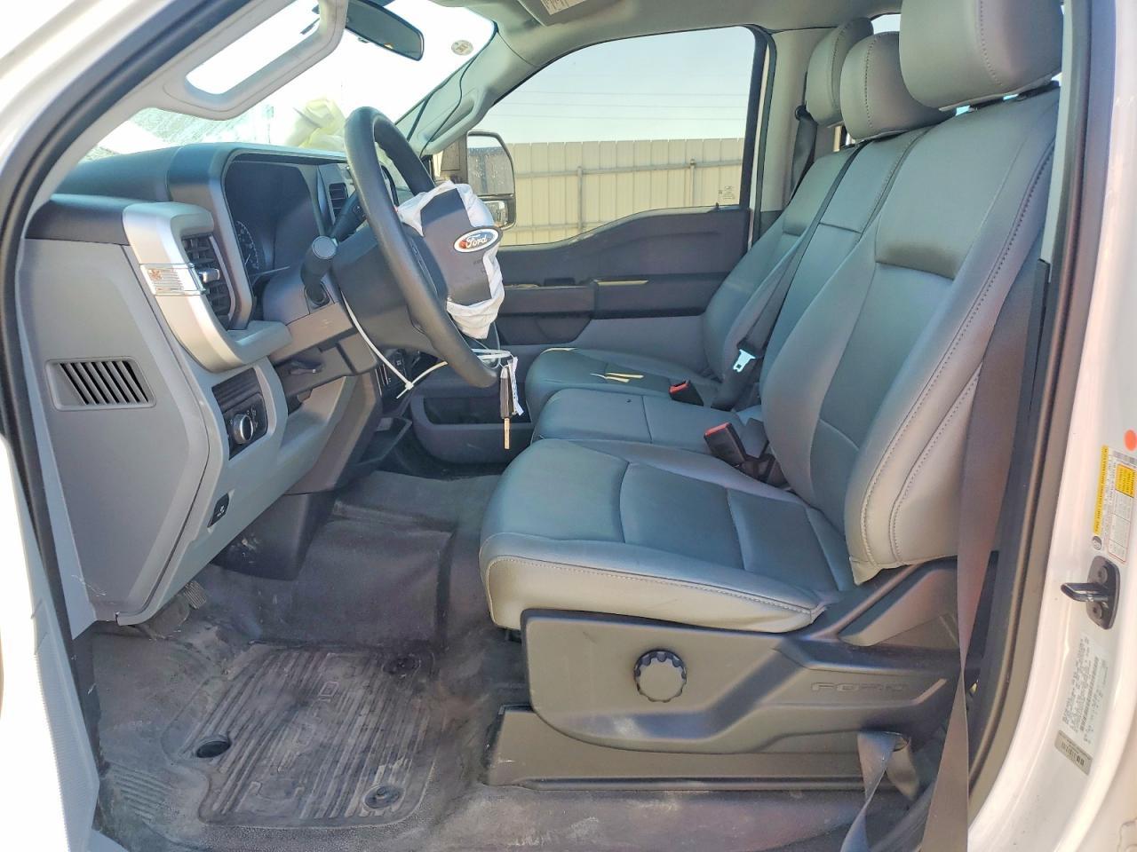 2024 Ford F250 Super Duty - zdjęcie 7