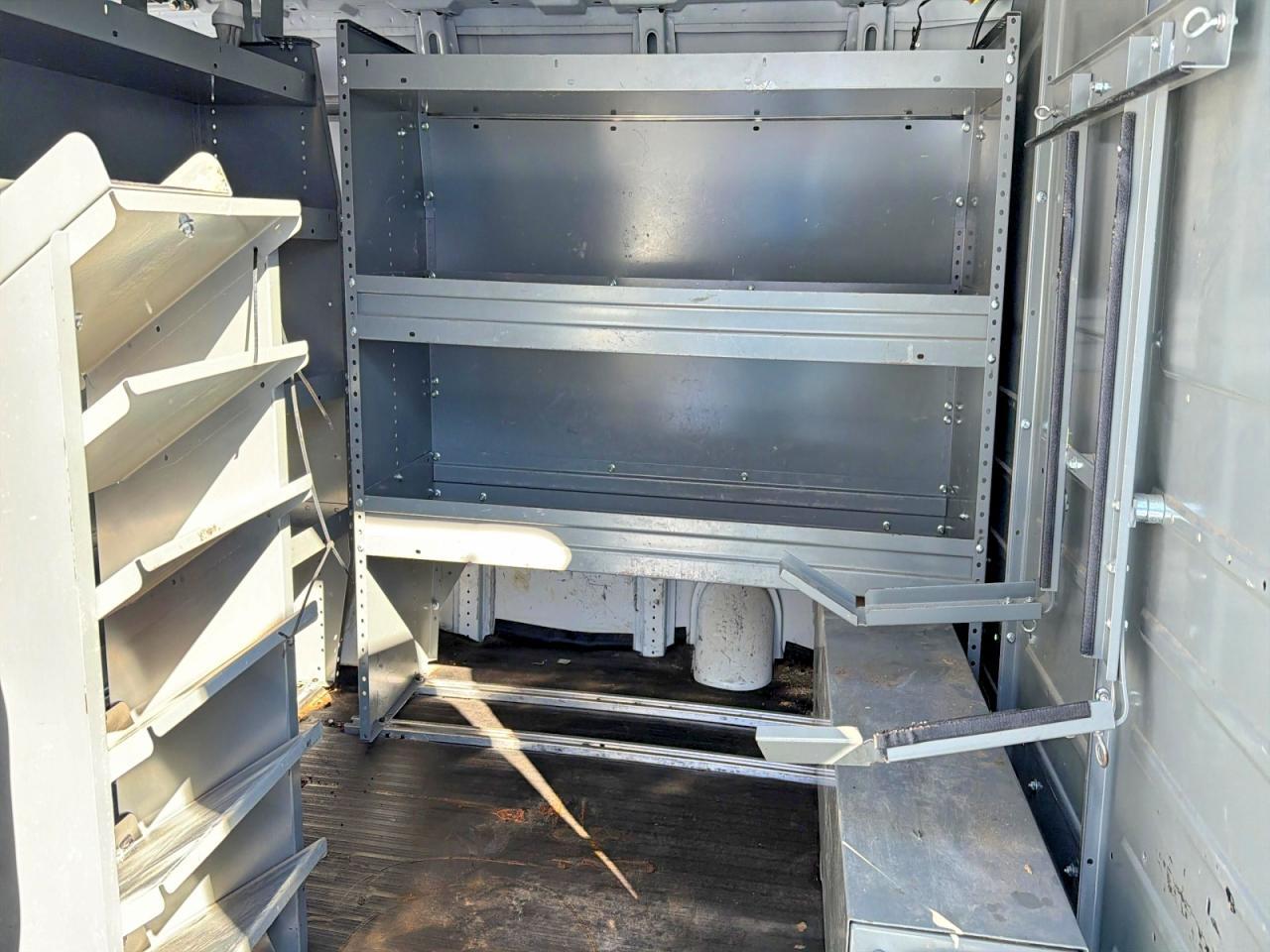 2017 Chevrolet Express G2500 - zdjęcie 5