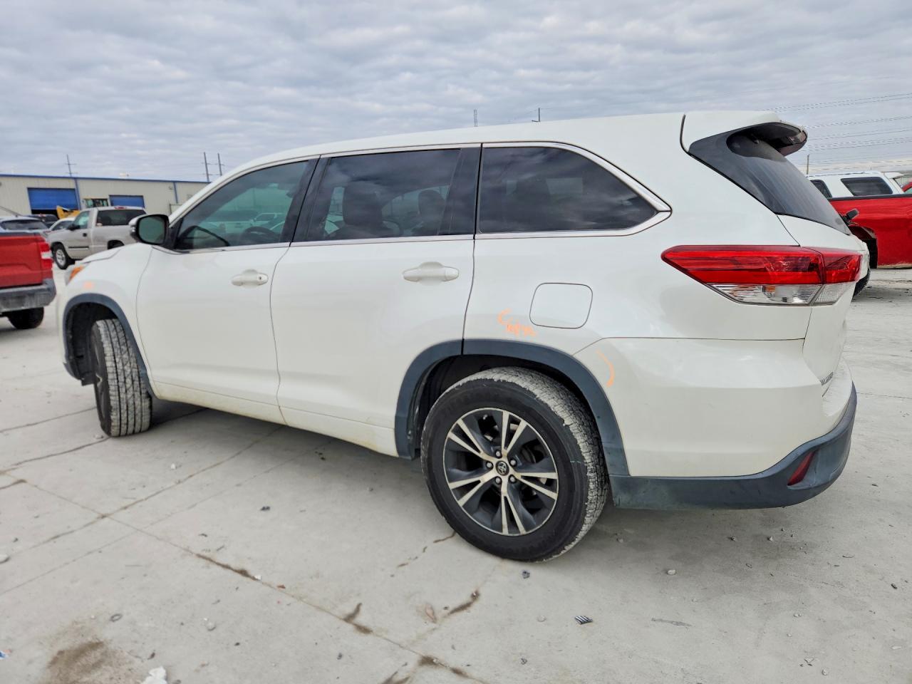 2017 Toyota Highlander Le - zdjęcie 2