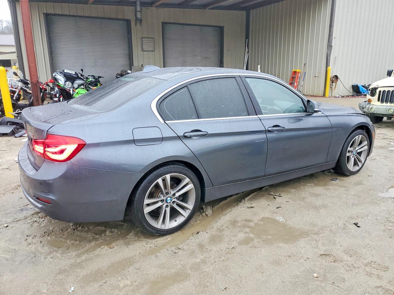 2017 BMW 330 Xi - zdjęcie 3