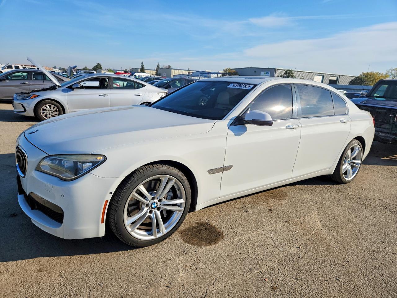 2015 BMW 750 Li - zdjęcie główne