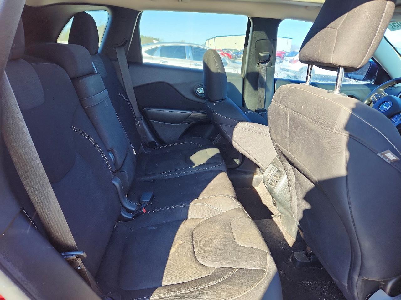 2015 Jeep Cherokee Latitude - zdjęcie 11