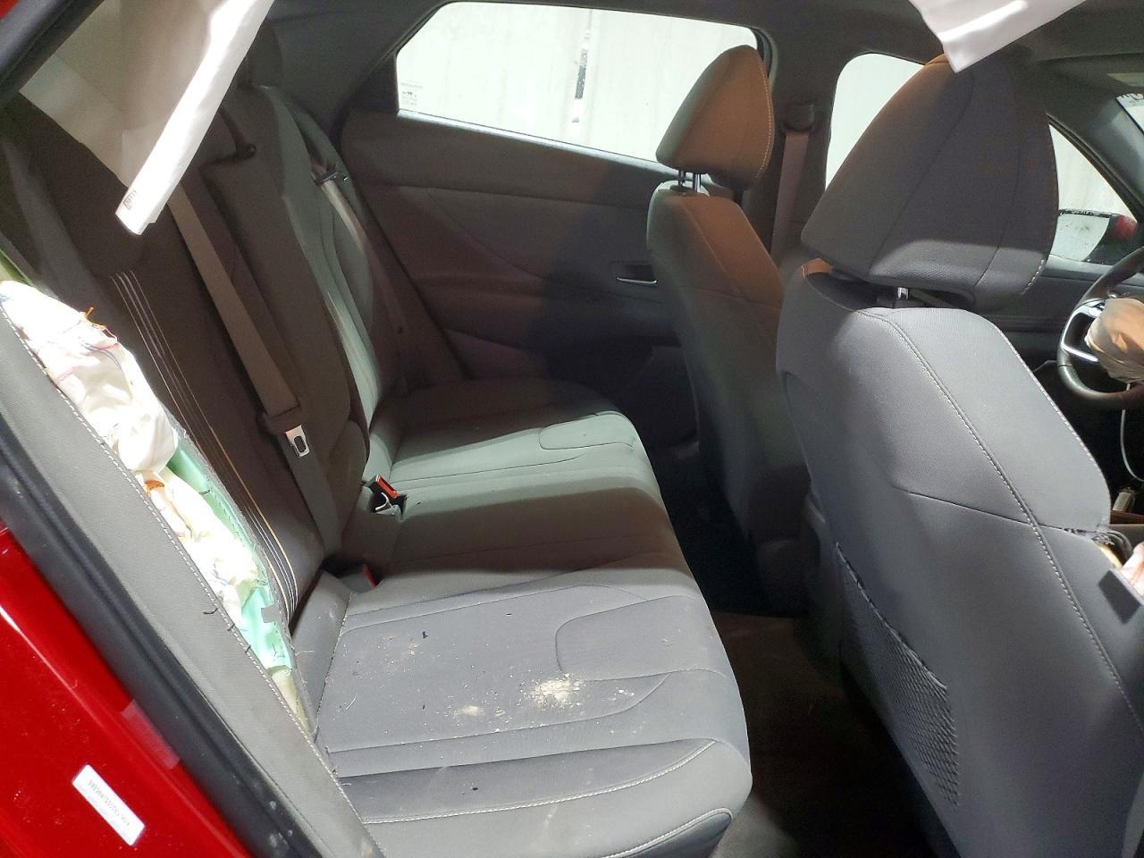 2025 Hyundai Elantra Sel - zdjęcie 10