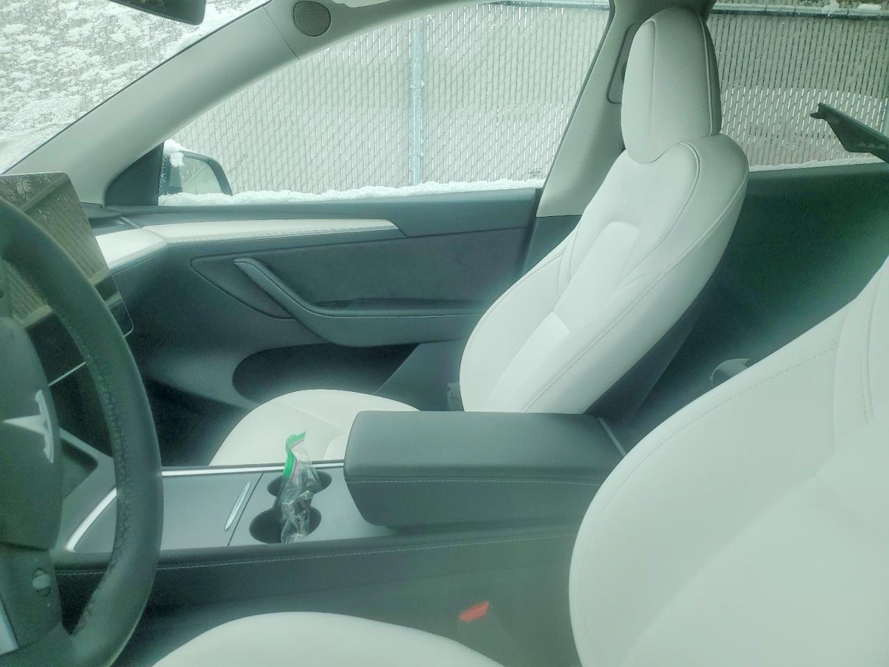 2024 Tesla Model Y - zdjęcie 7