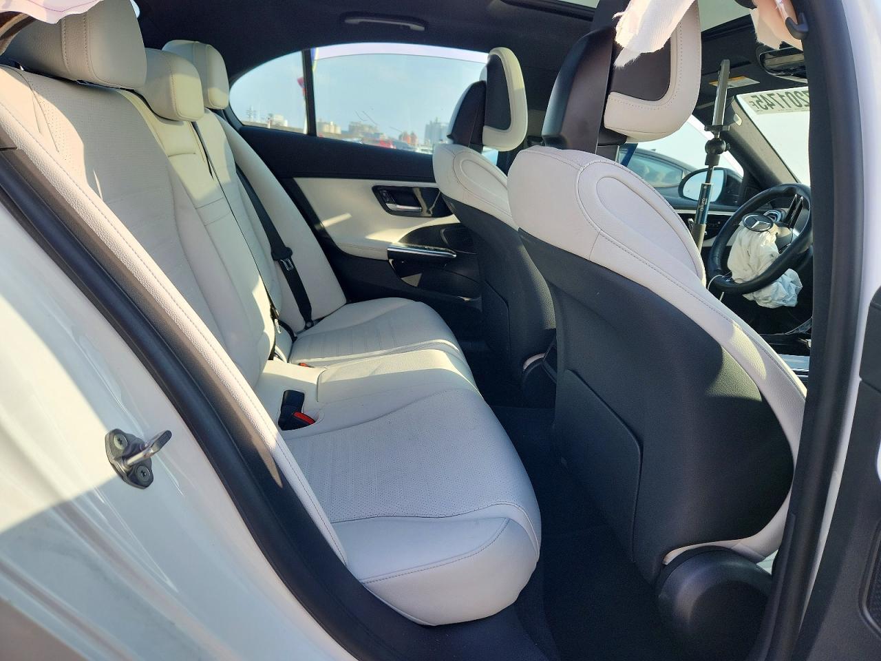 2022 Mercedes-Benz C 300 - zdjęcie 10