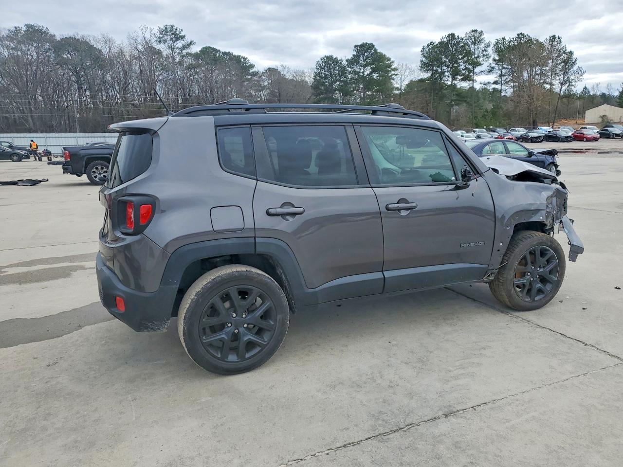 2016 Jeep Renegade Latitude - zdjęcie 3