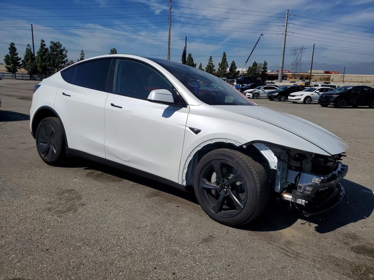 2026 Tesla Model Y - zdjęcie 4