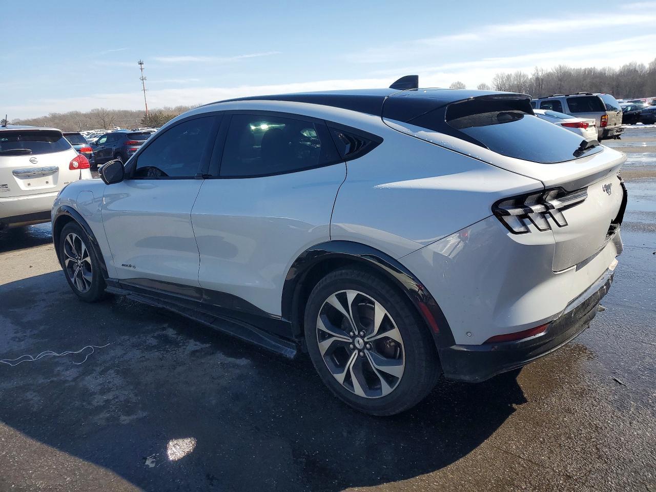 2022 Ford Mustang Mach-E Premium - zdjęcie 2