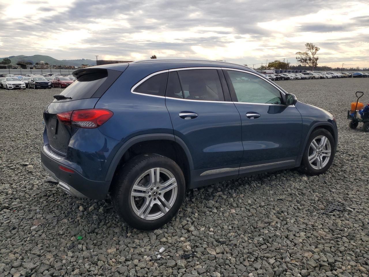 2023 Mercedes-Benz Gla 250 - zdjęcie 3