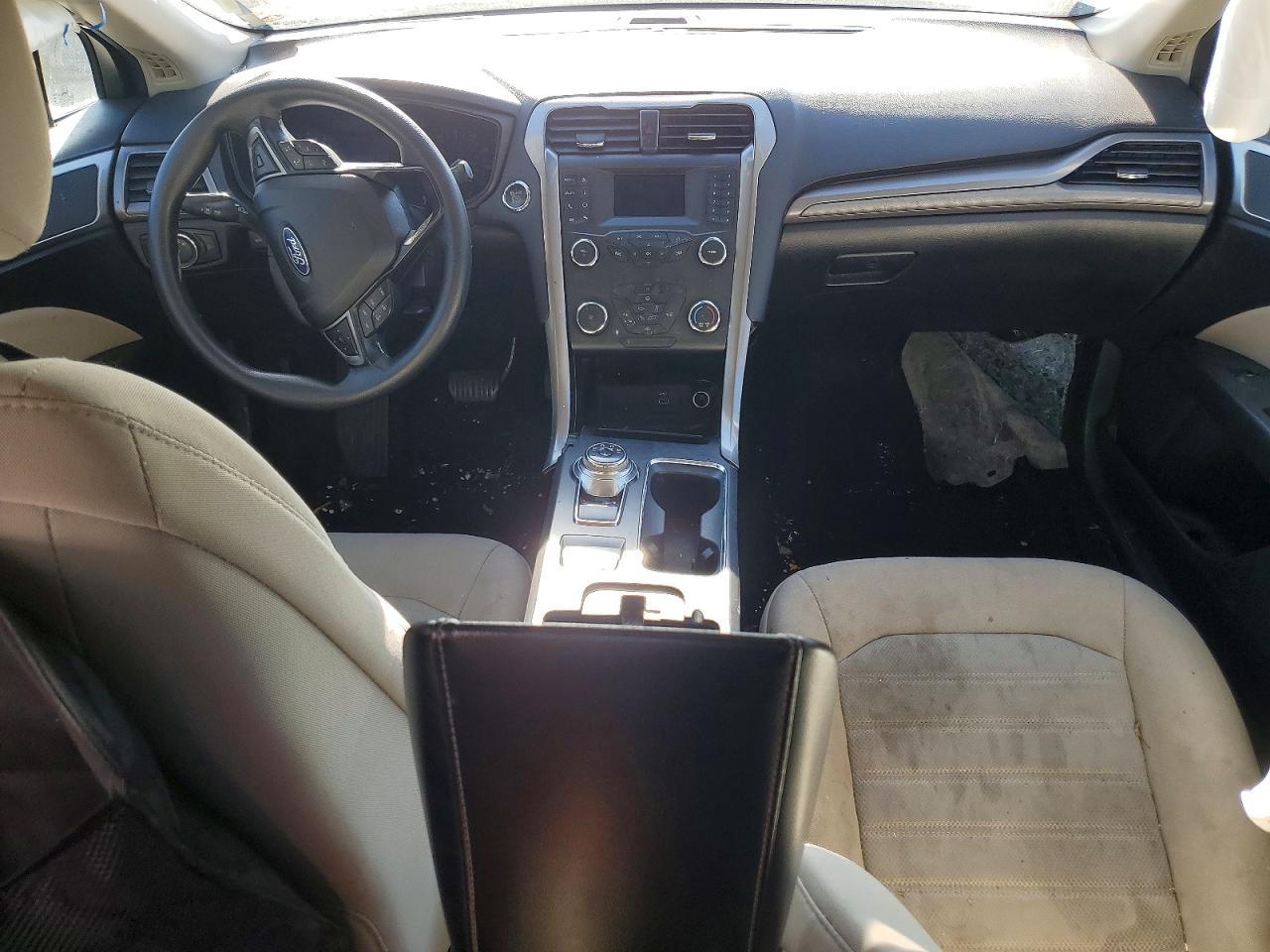 2020 Ford Fusion S - zdjęcie 8