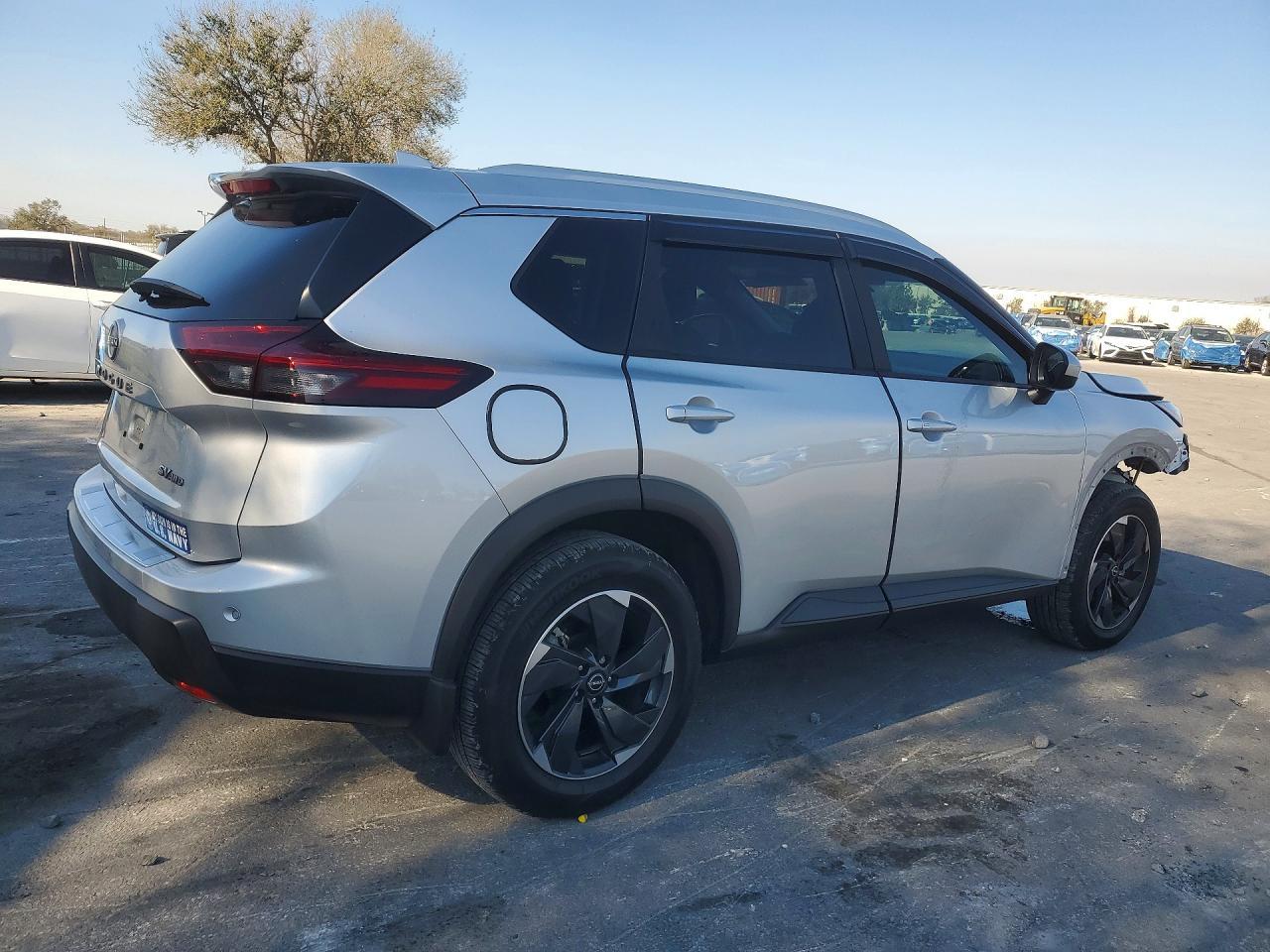 2024 Nissan Rogue Sv - zdjęcie 3