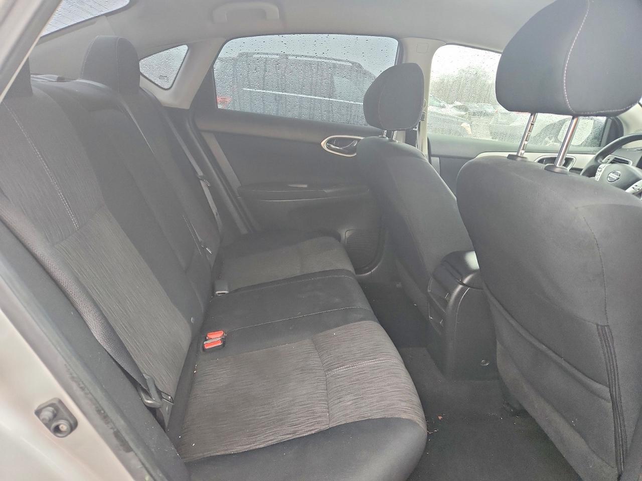 2015 Nissan Sentra S - zdjęcie 10