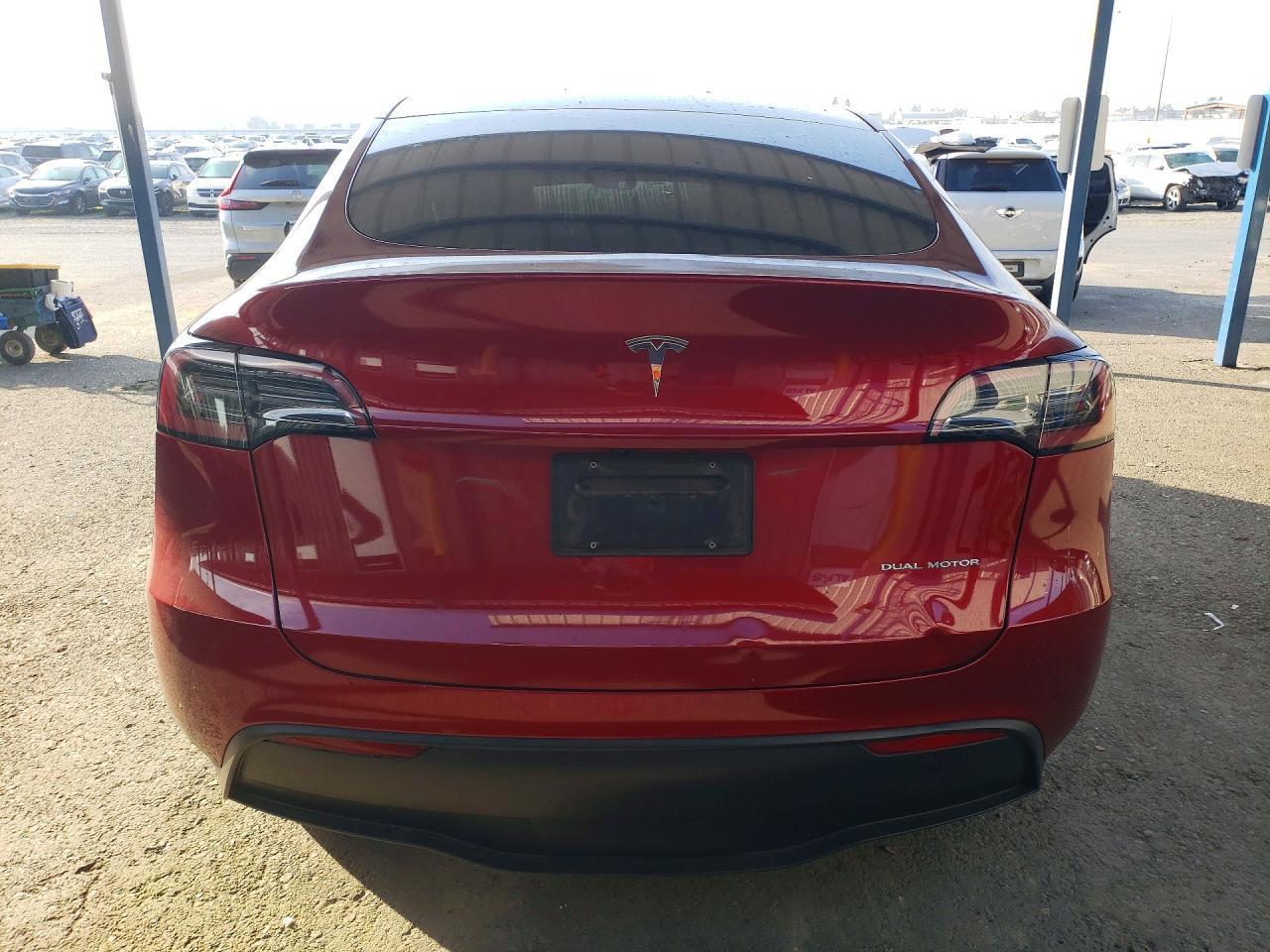 2024 Tesla Model Y - zdjęcie 6