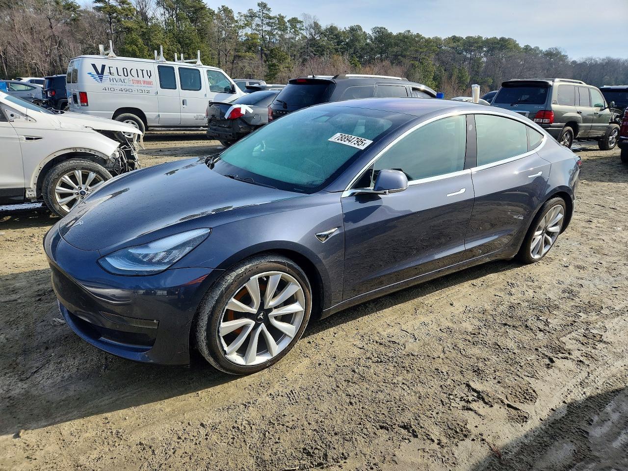 2018 Tesla Model 3 - zdjęcie główne
