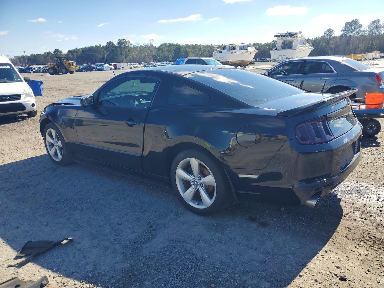 Ford Mustang - zdjęcie 2