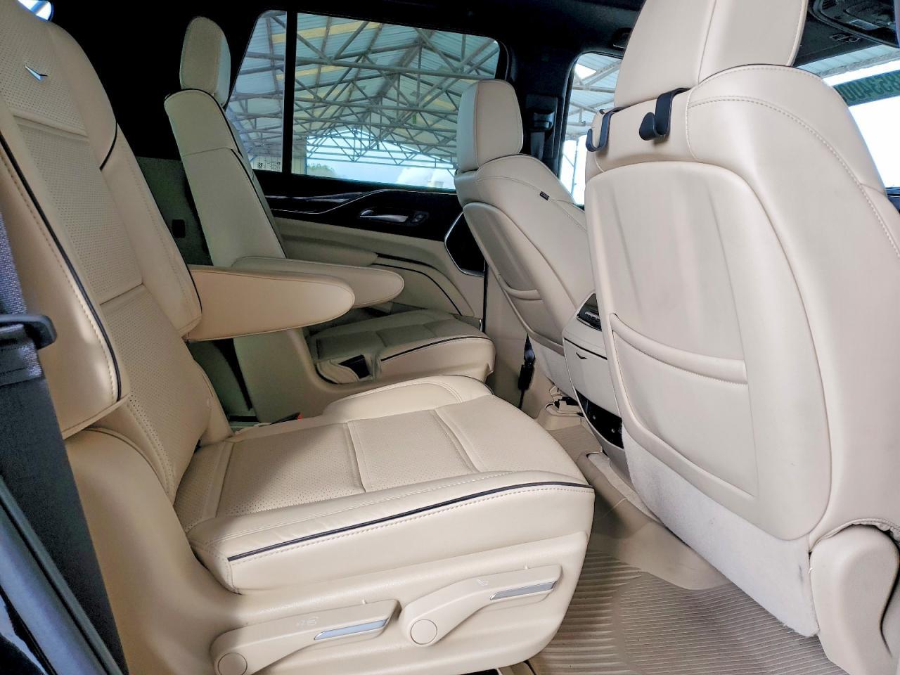 2023 Cadillac Escalade Premium Luxury - zdjęcie 10