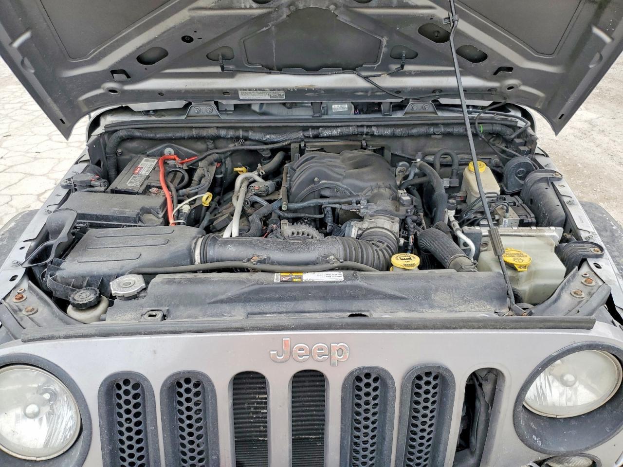 2014 Jeep Wrangler Sport - zdjęcie 11