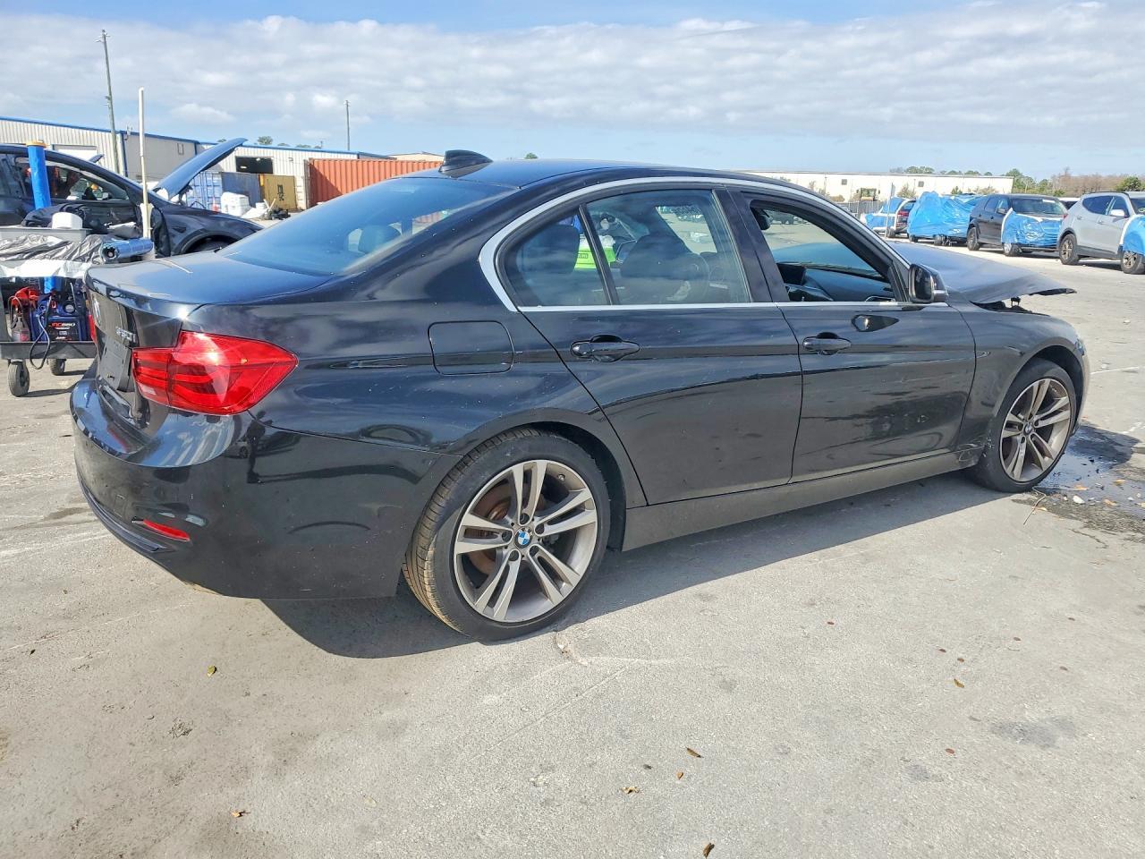 2018 BMW 330 I - zdjęcie 3