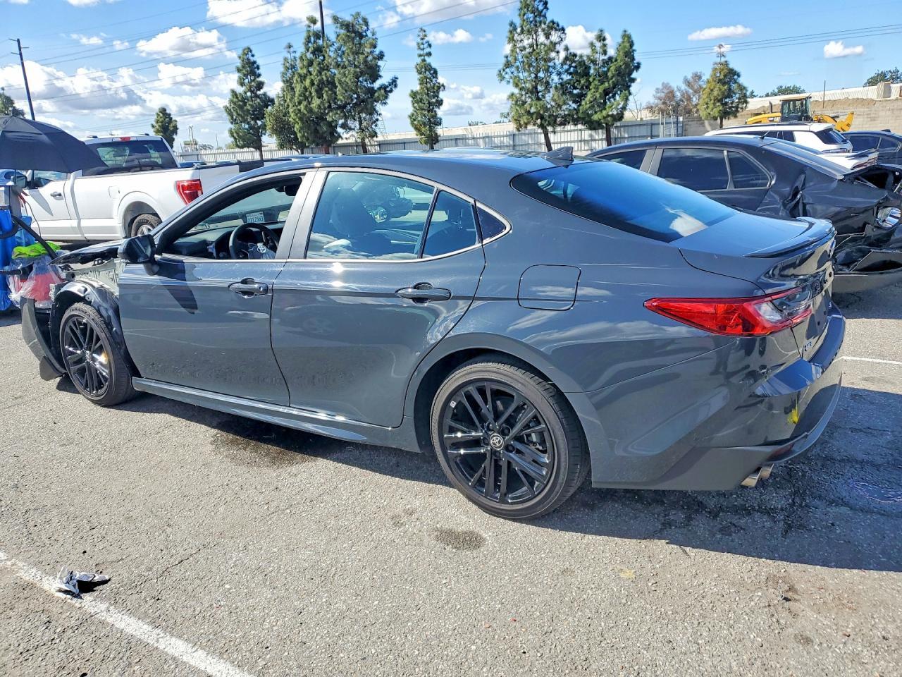 2025 Toyota Camry Xse - zdjęcie 2