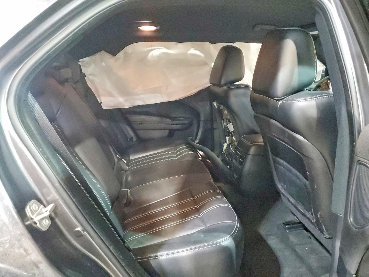 2015 Chrysler 300 S - zdjęcie 10