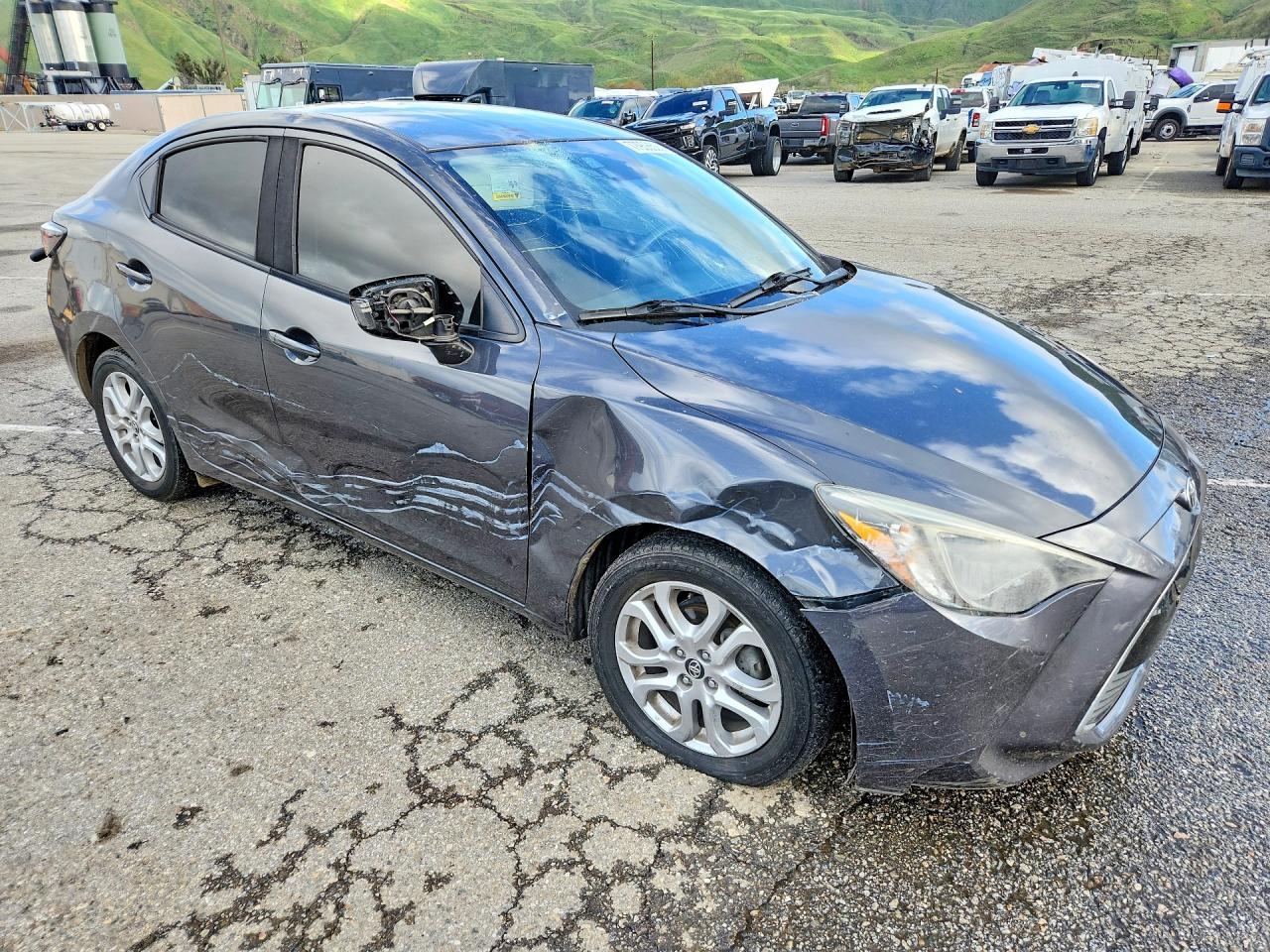 2017 Toyota Yaris Ia Base - zdjęcie 4
