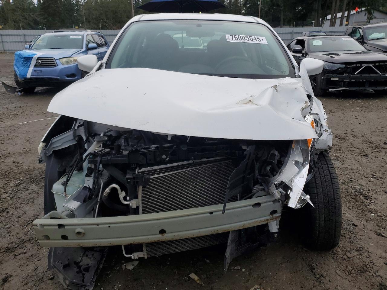 Nissan Versa - zdjęcie 5