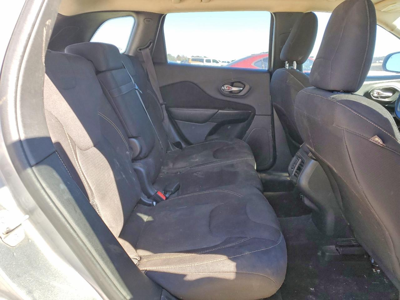 2016 Jeep Cherokee Latitude - zdjęcie 11