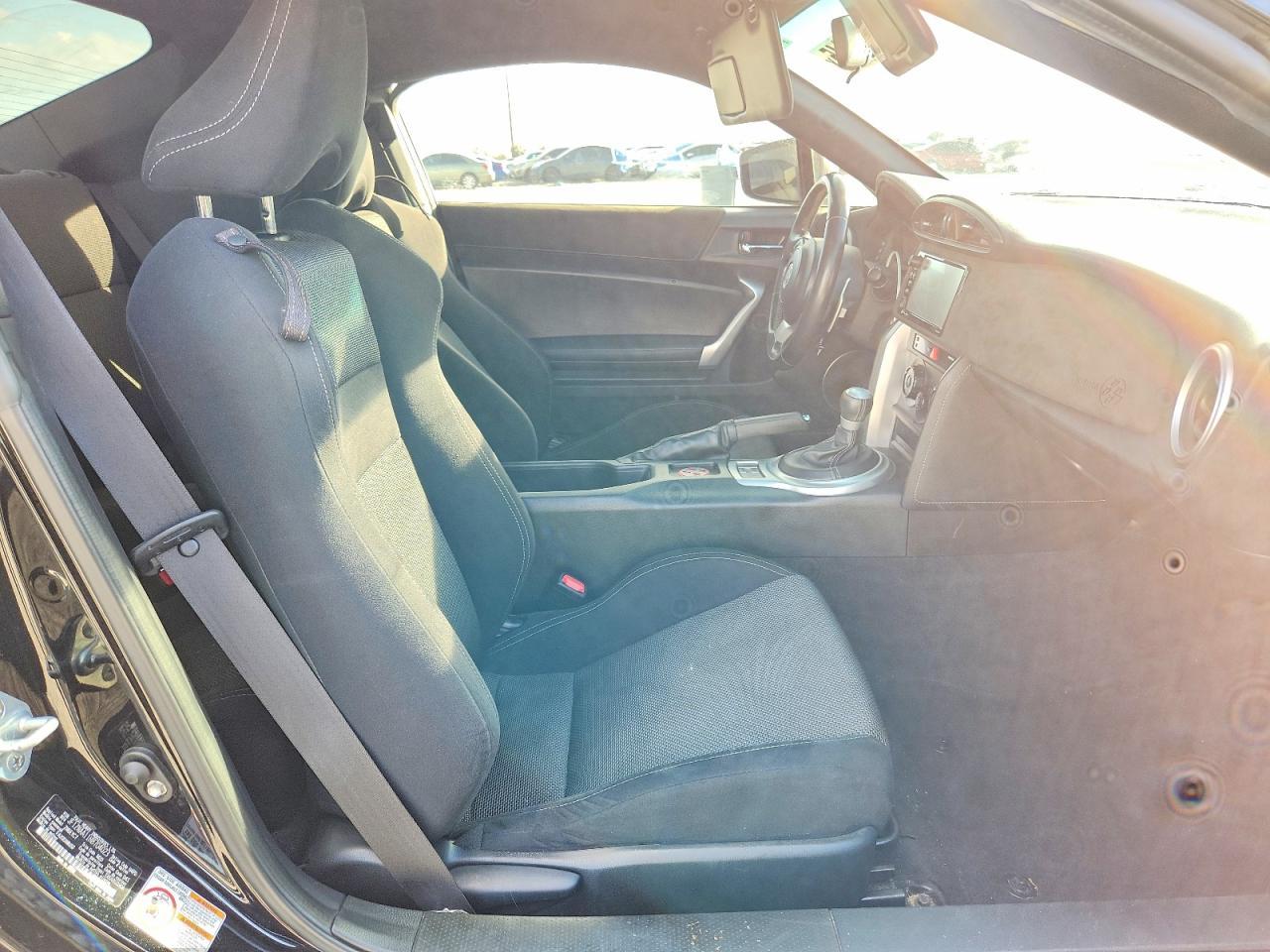 2017 Toyota 86 Base - zdjęcie 10