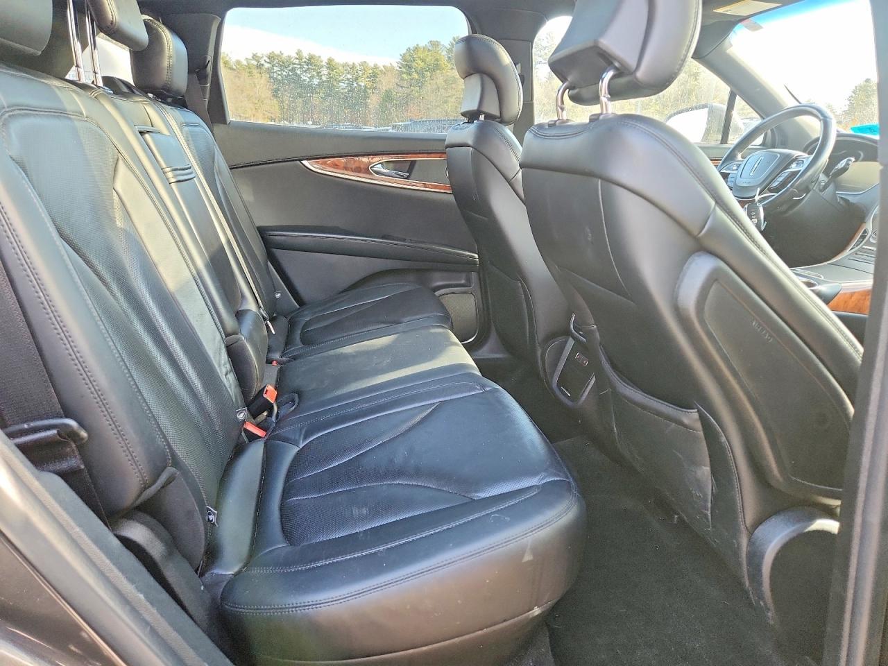 2019 Lincoln Nautilus Reserve - zdjęcie 11