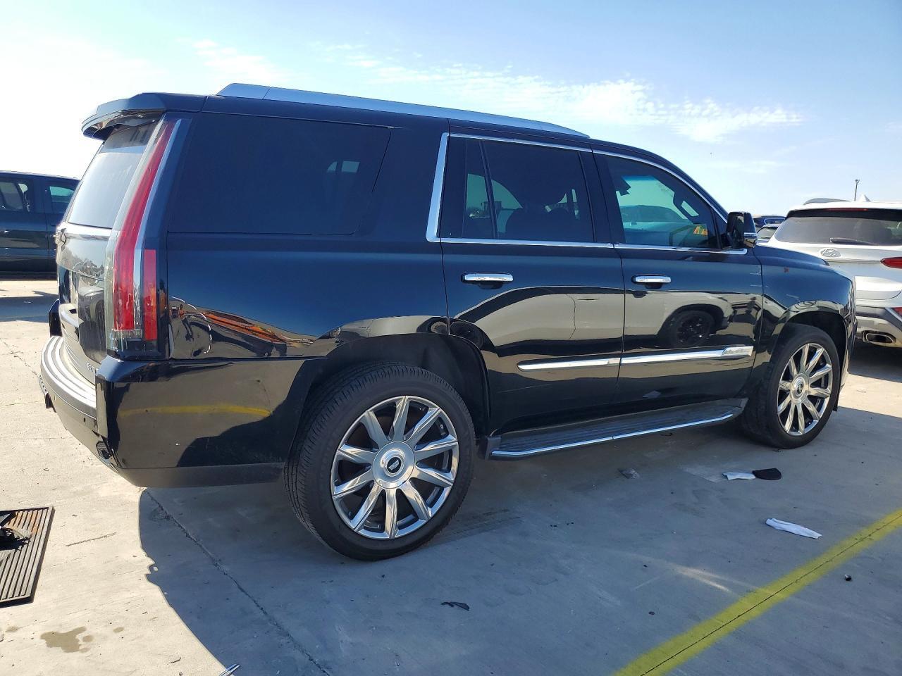 2015 Cadillac Escalade Luxury - zdjęcie 3