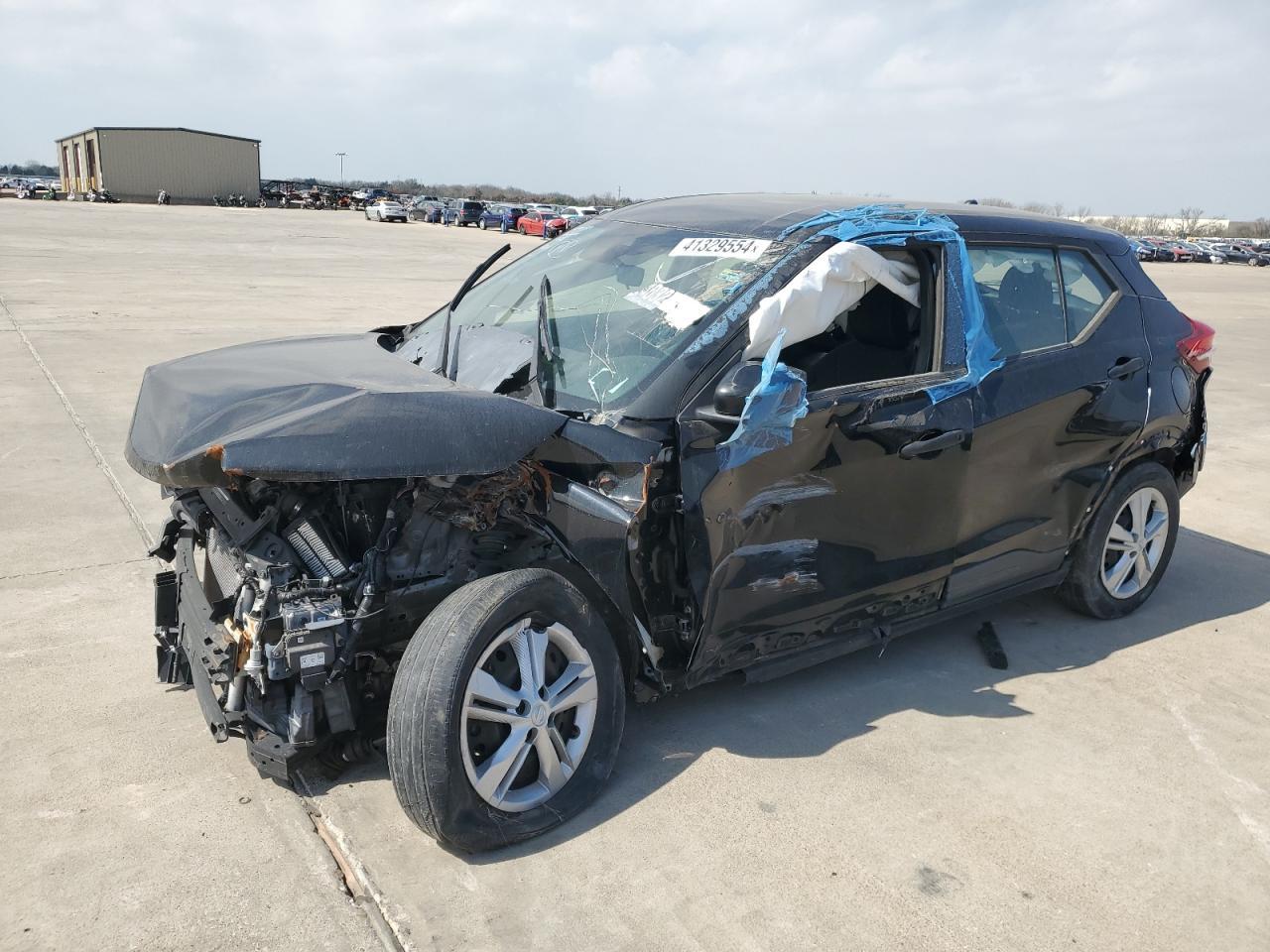 2020 Niss Kicks - zdjęcie główne