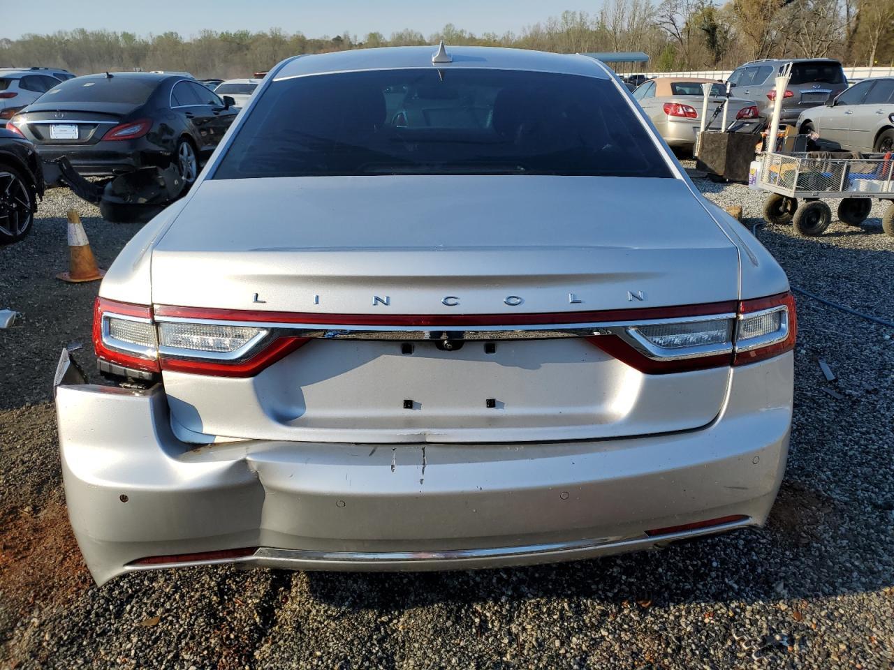 2018 Lincoln Continental Premiere - zdjęcie 6