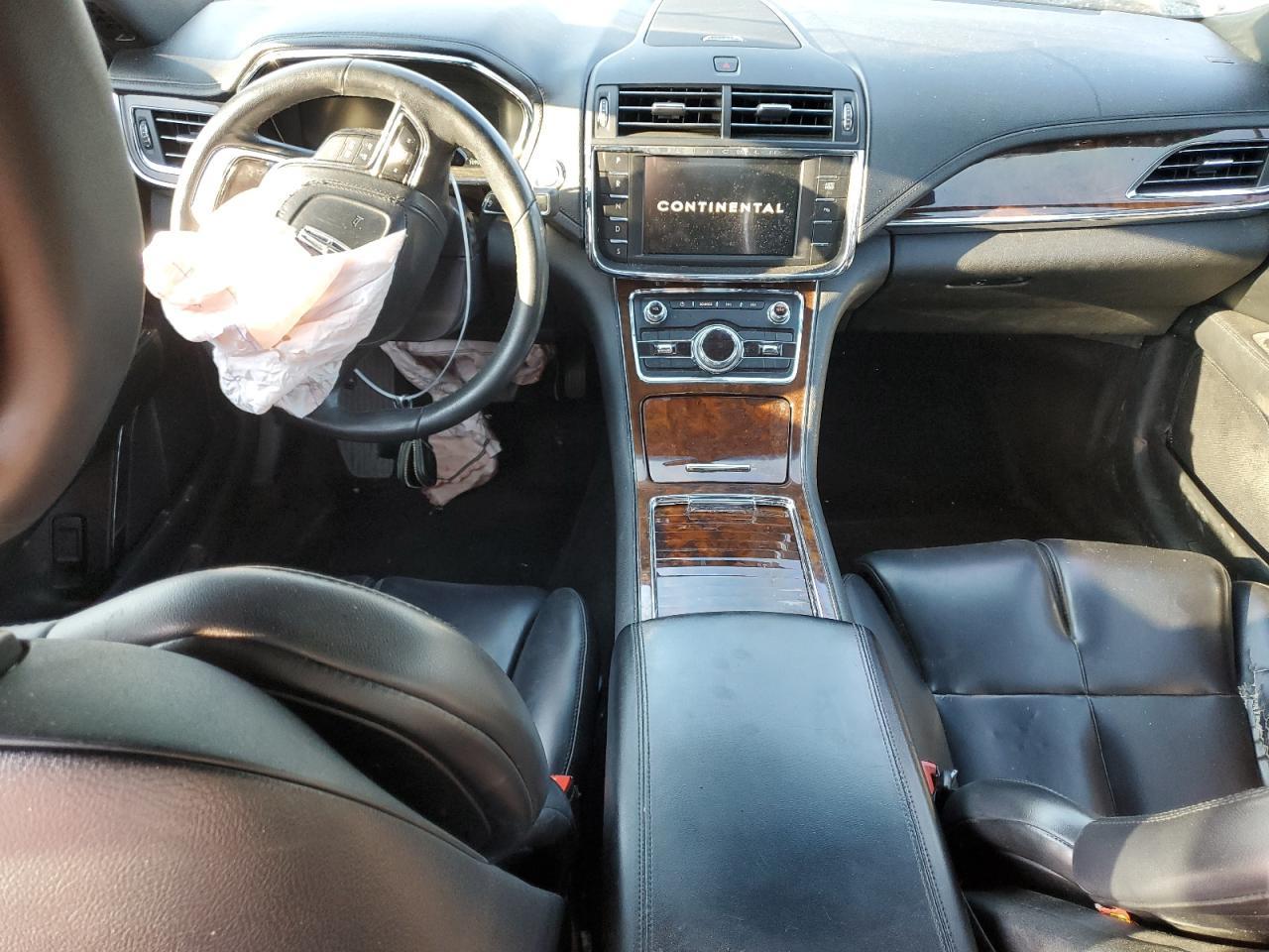 2018 Lincoln Continental Premiere - zdjęcie 8