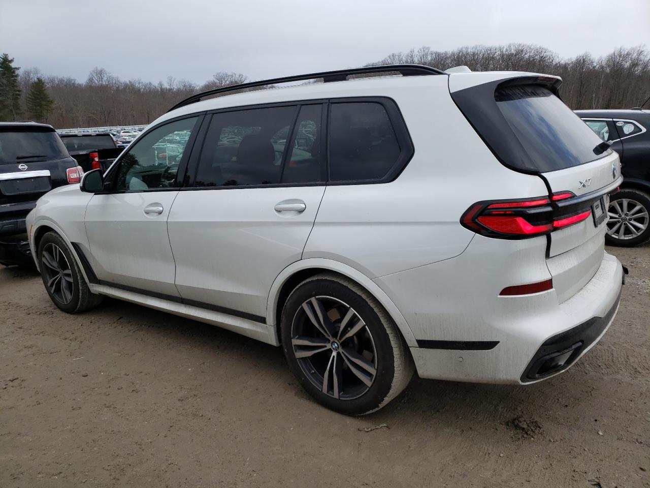 2024 BMW X7 xDrive40I - zdjęcie 2