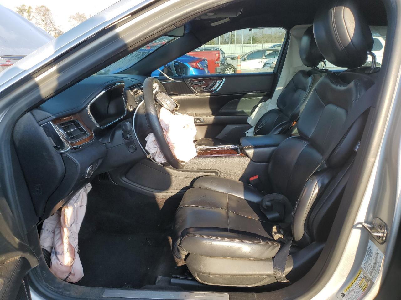 2018 Lincoln Continental Premiere - zdjęcie 7