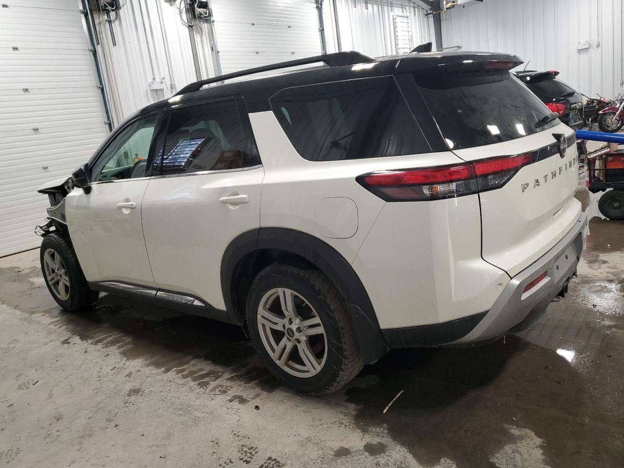 2022 Nissan Pathfinder Platinum - zdjęcie 2