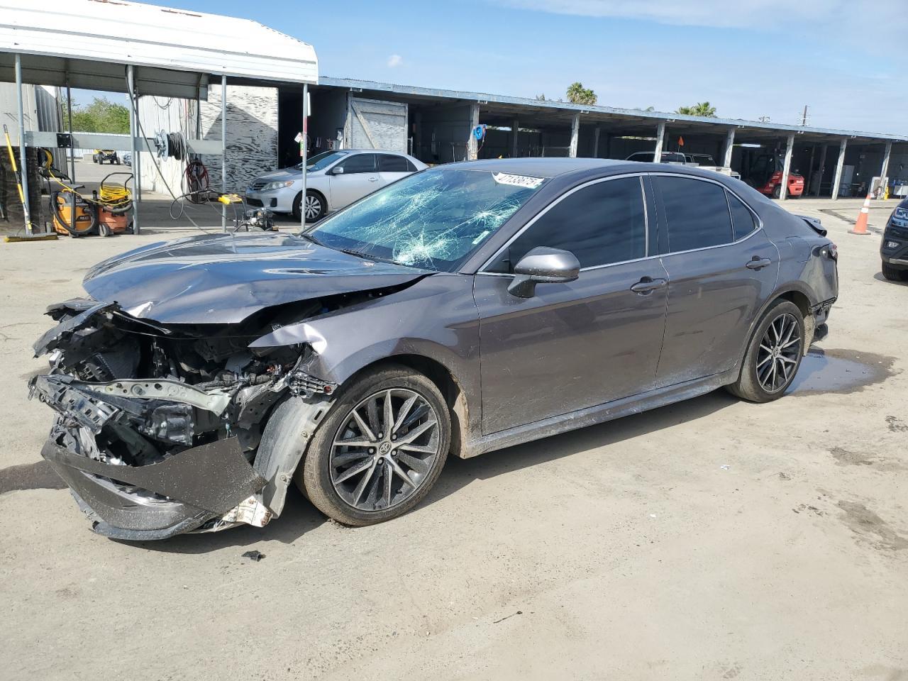 2021 Toyota Camry Se - zdjęcie główne