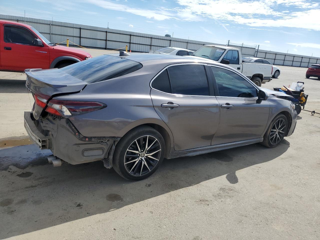 2021 Toyota Camry Se - zdjęcie 3