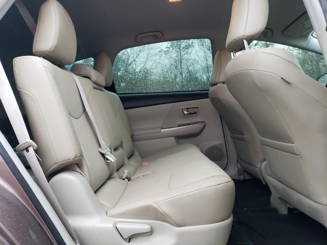 2017 Toyota Prius V - zdjęcie 11