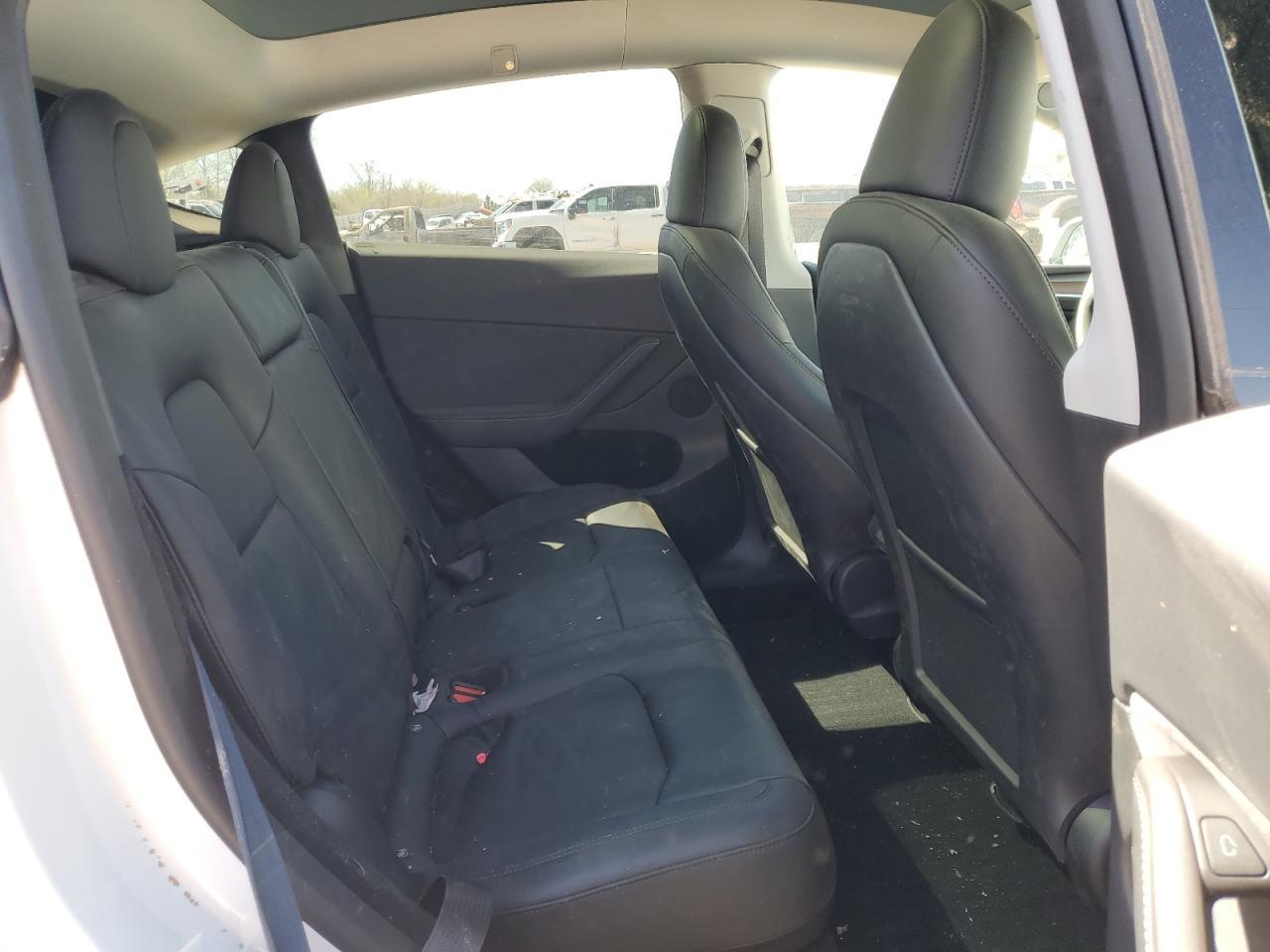 2024 Tesla Model Y - zdjęcie 10