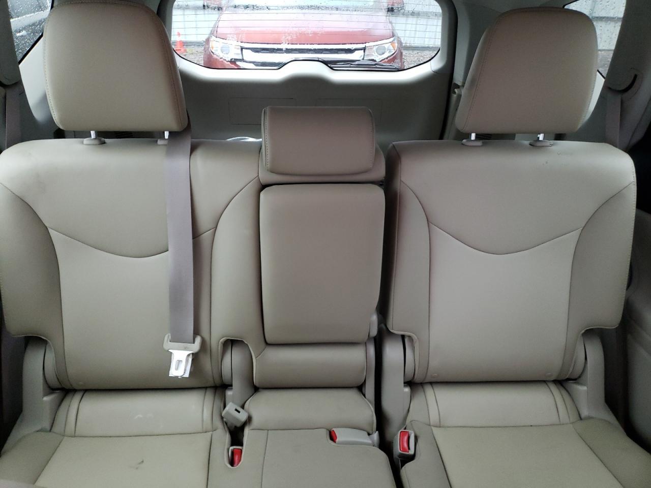 2017 Toyota Prius V - zdjęcie 10