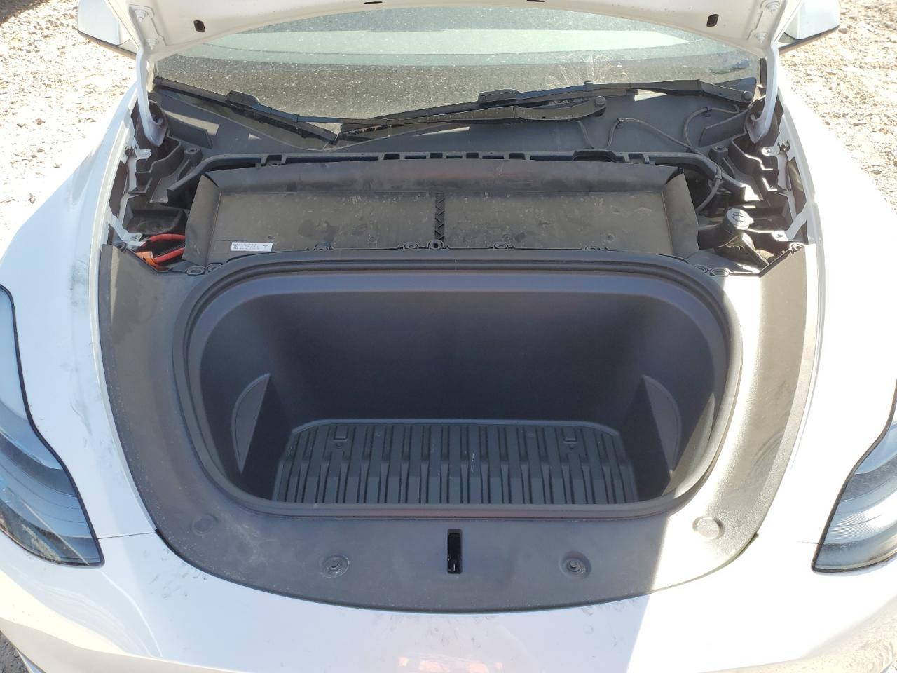 2024 Tesla Model Y - zdjęcie 11