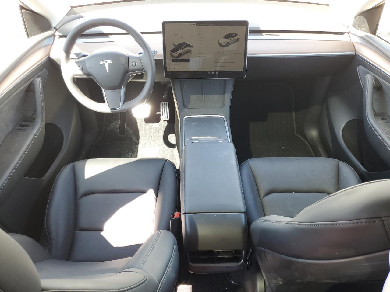 2024 Tesla Model Y - zdjęcie 8